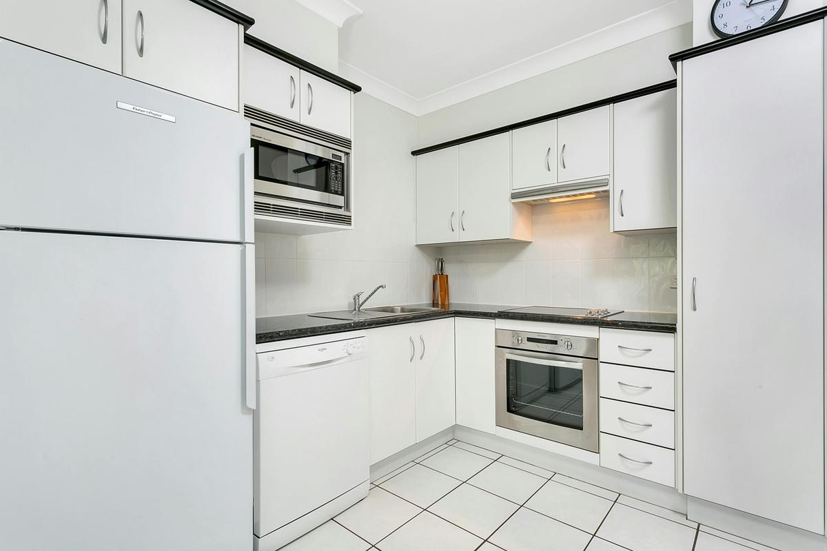 Full sized modern kitchen.