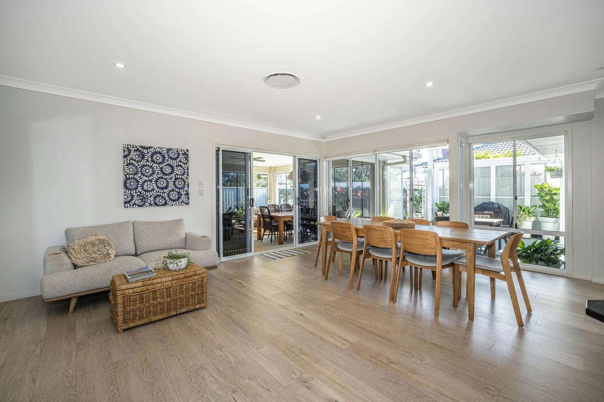 Dining and lounge