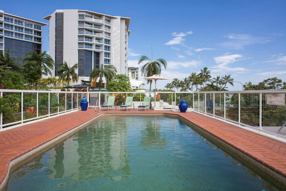 BreakFree Royal Harbour - Swimming Pool