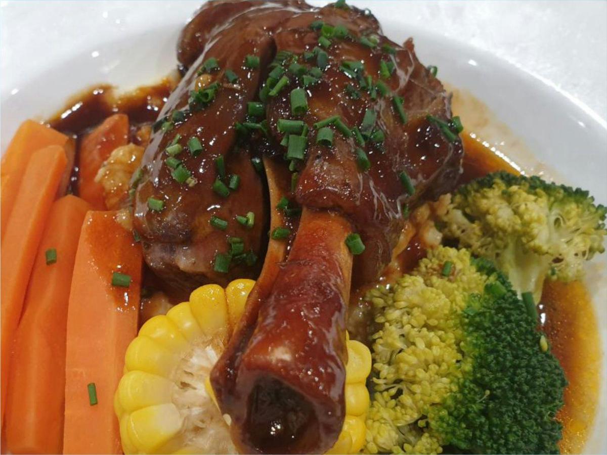 Slow cooked Lamb Shank served with mash and veges and jus