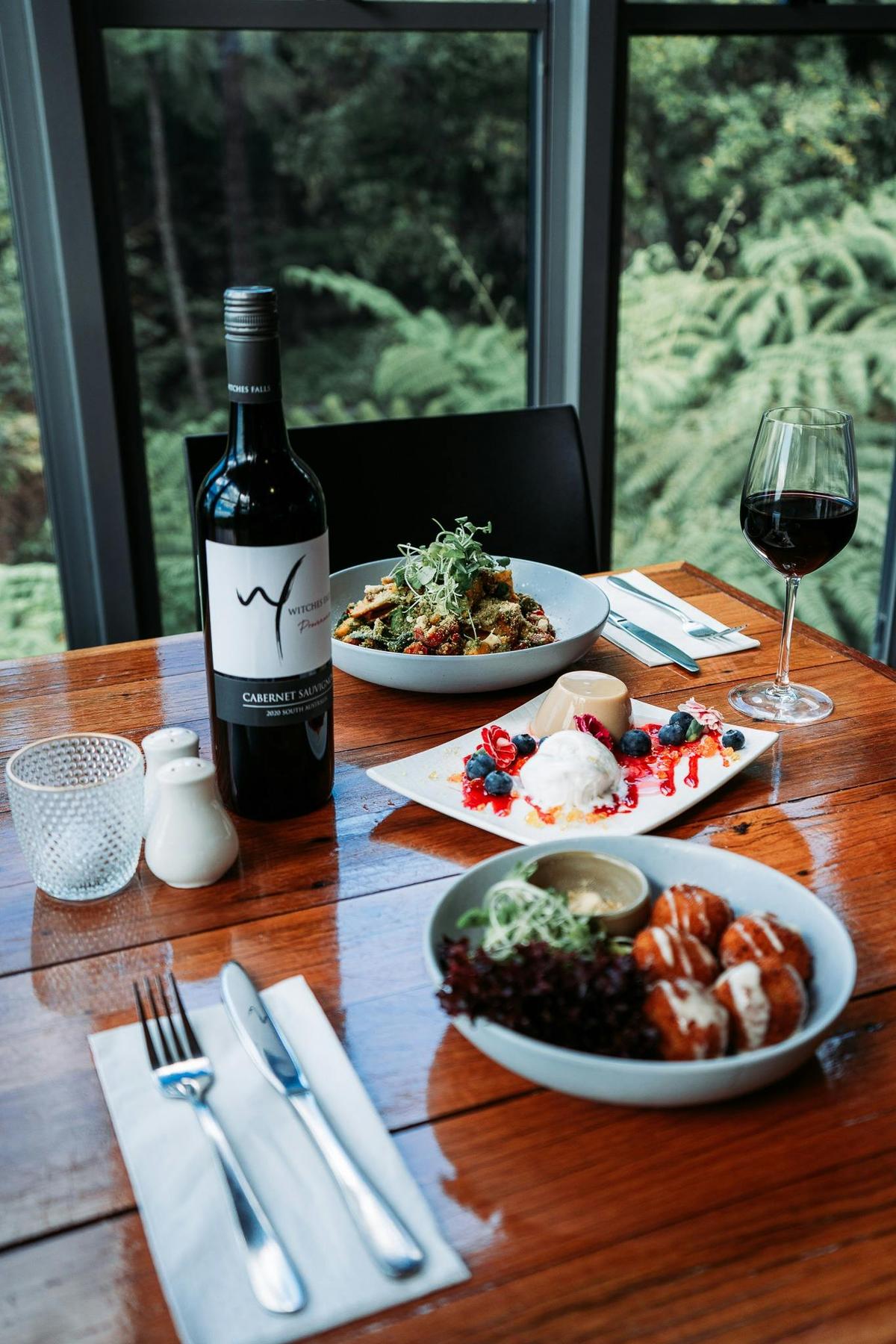 dinner at the Binna Burra teahouse