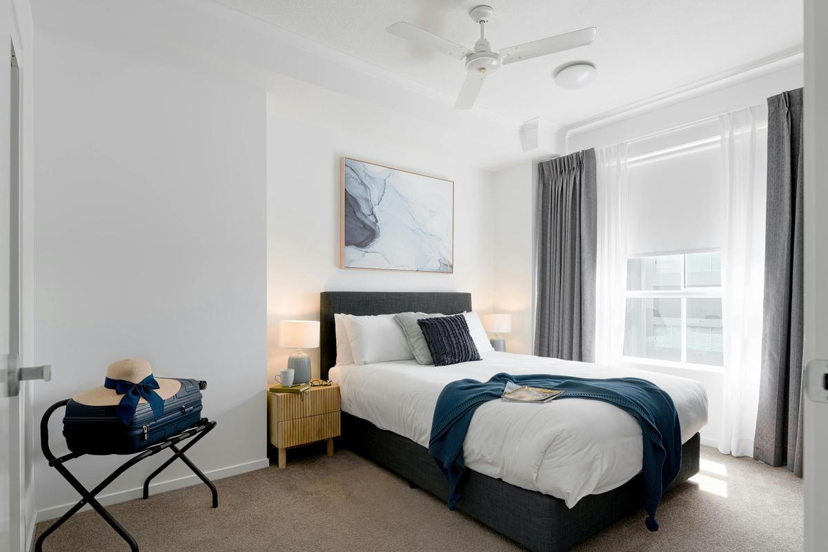 2 Bedroom 2 Bathroom Study Apartment