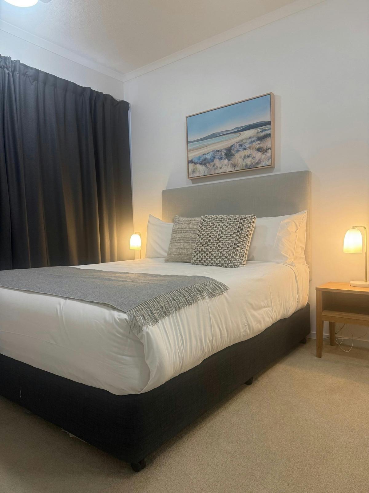 2 Bedroom 2 Bathroom Queen Room