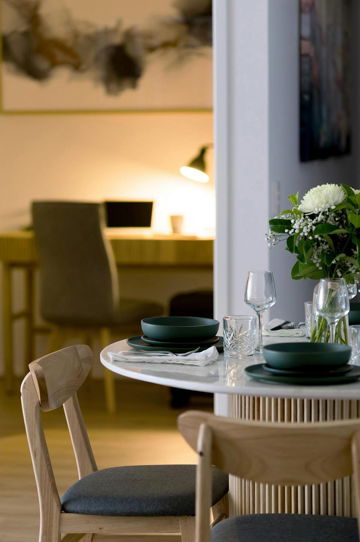 2 Bedroom 2 Bathroom Study Apartment