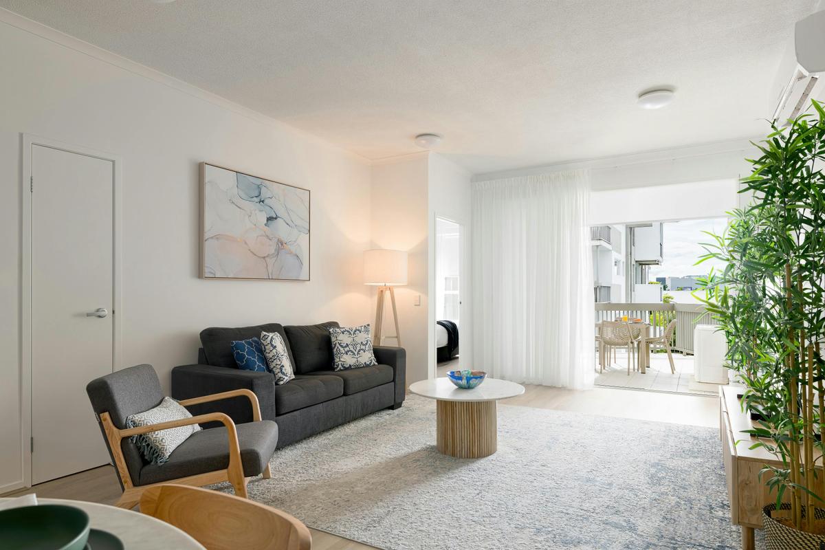 2 Bedroom 2 Bathroom Study Apartment
