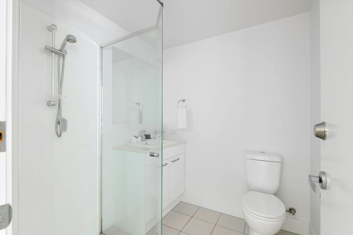 2 Bedroom 2 Bathroom Queen Room