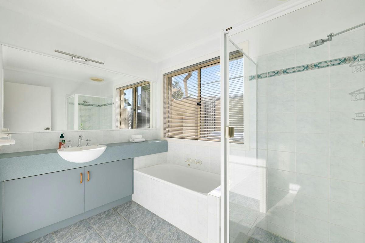 Banksia Waterfront Retreat