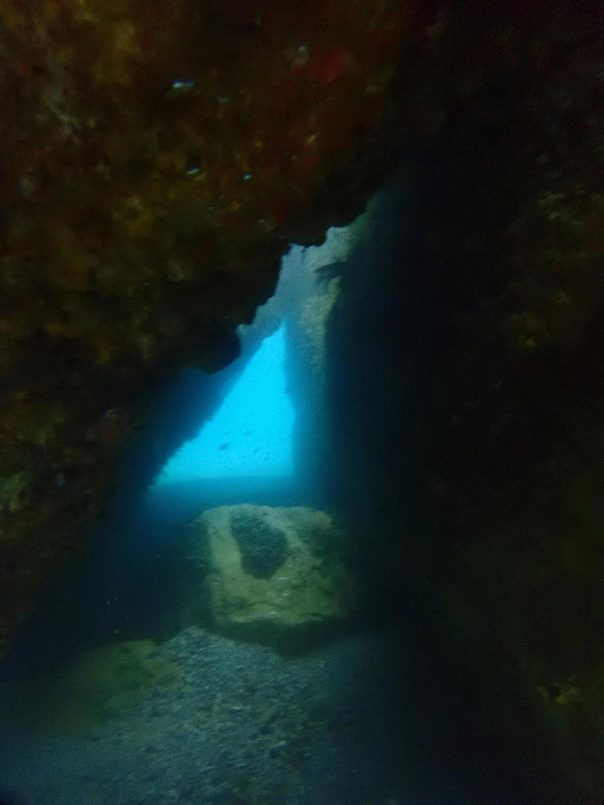 Shag Rock swim through, QLD