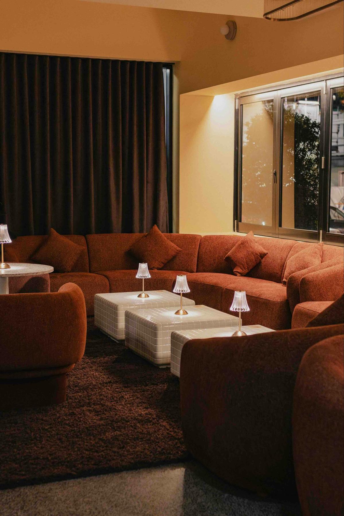 low lounge table seating areas