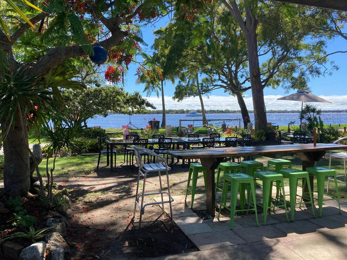 Bribie Beach Shack garden