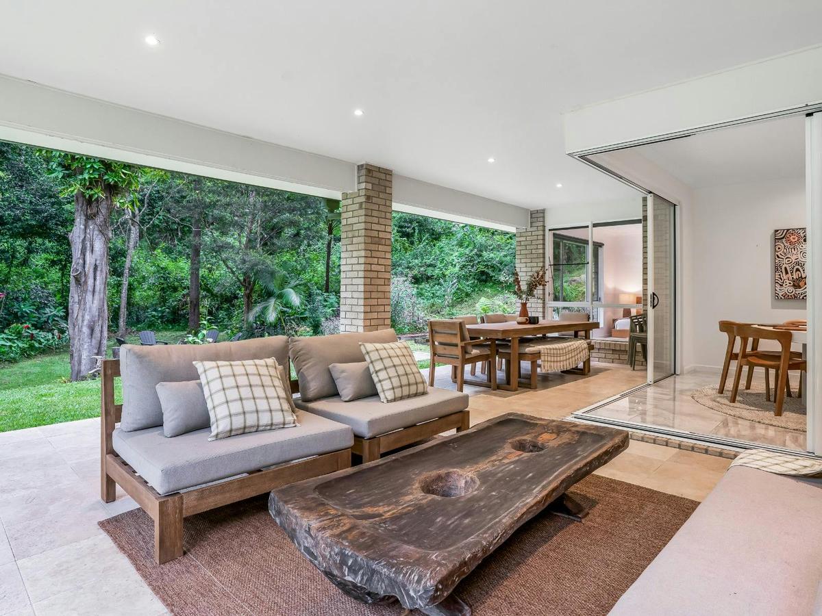 Outdoor lounge and dining areas for indoor/outdoor living
