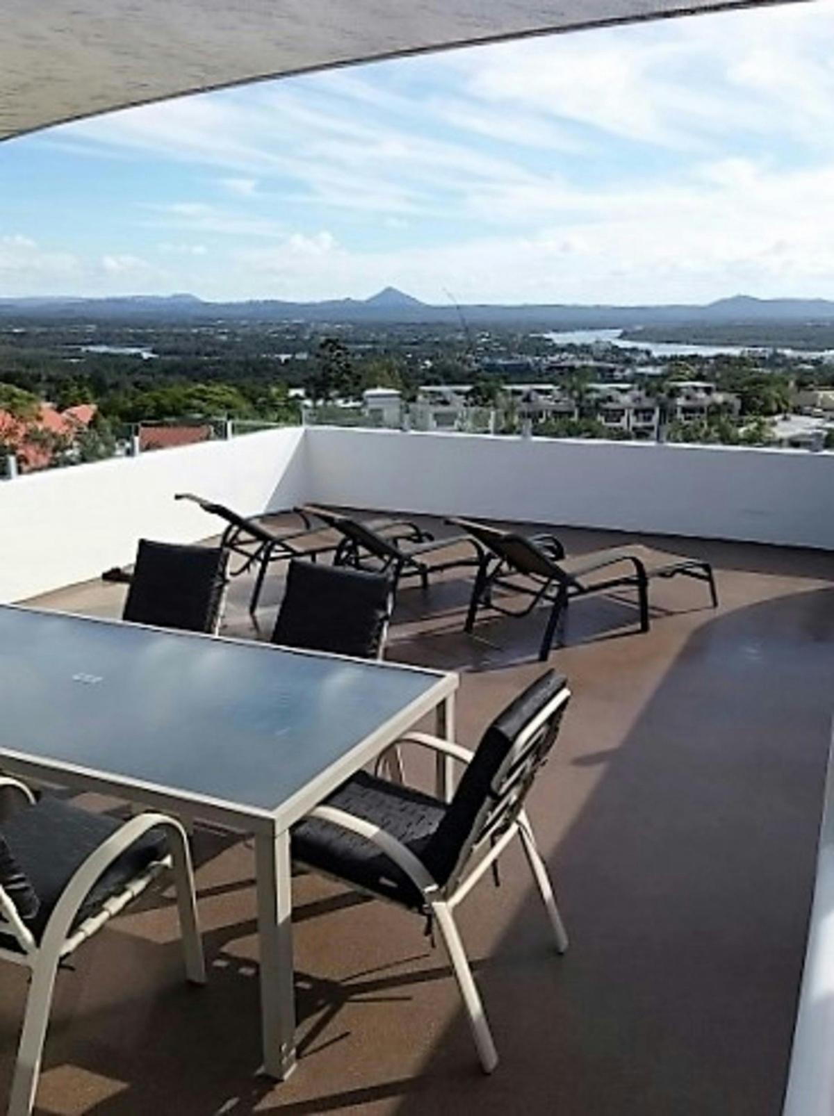 3 Bedroom, 2 bathroom Apartment with Roof Top Tce with panoramic views
