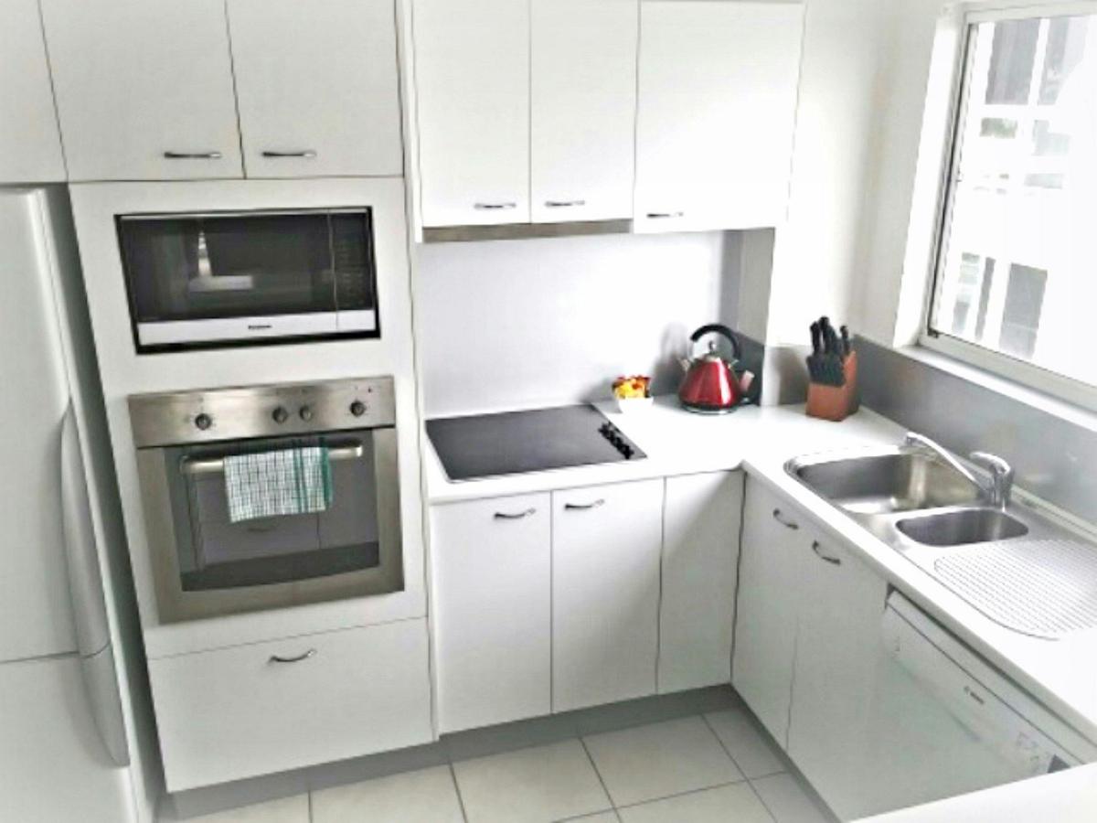 3 Bedroom, 2 bathroom Apartment with Roof Top Tce with panoramic views