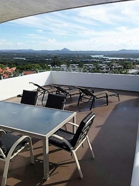 3 Bedroom, 2 bathroom Apartment with Roof Top Tce with panoramic views