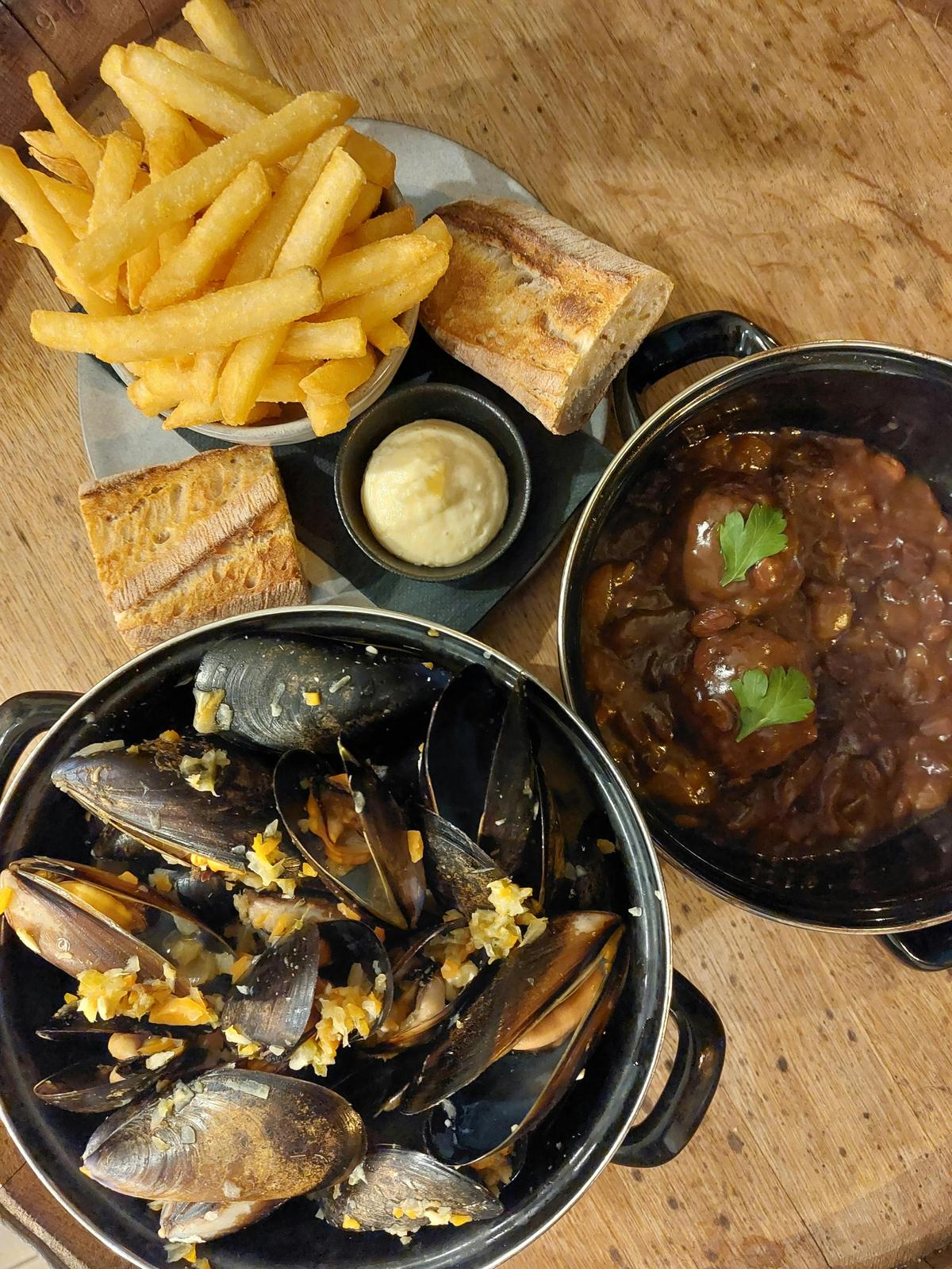 Mussels, Meatballs, Chips