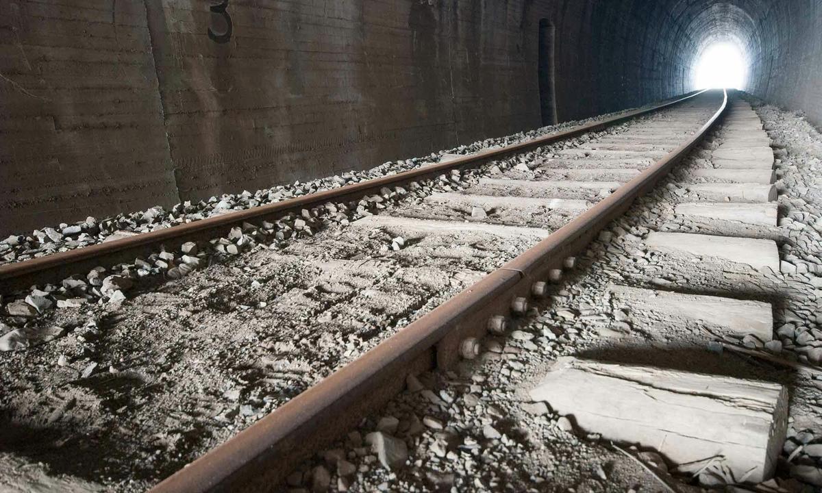 Investigate the Tunnels on the Dawes Range