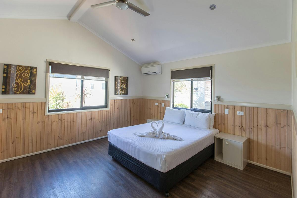 1 Bedroom Accessible Cabin