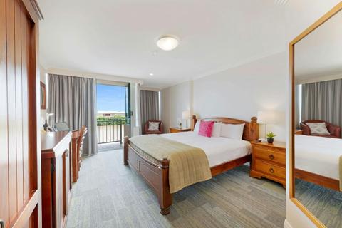 King Riverside Room