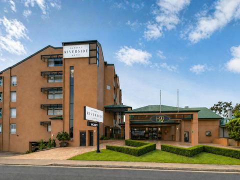 Burnett Riverside Hotel