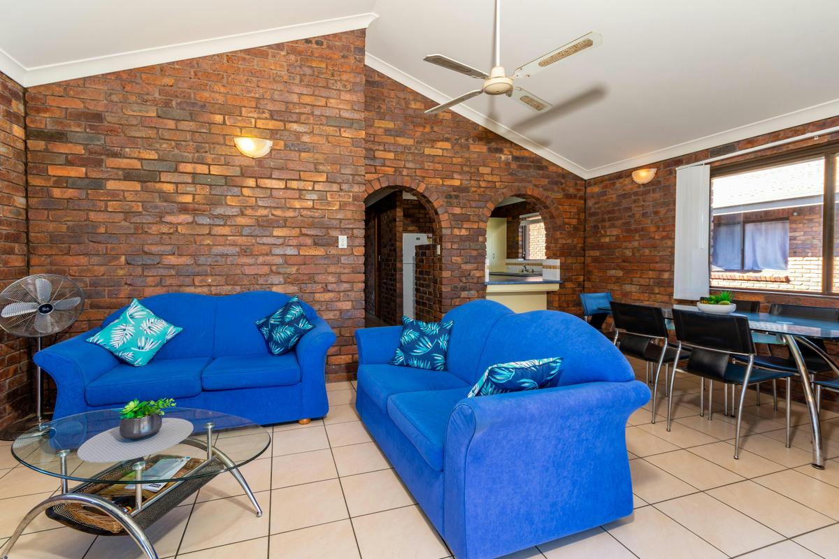 Lounge/dining