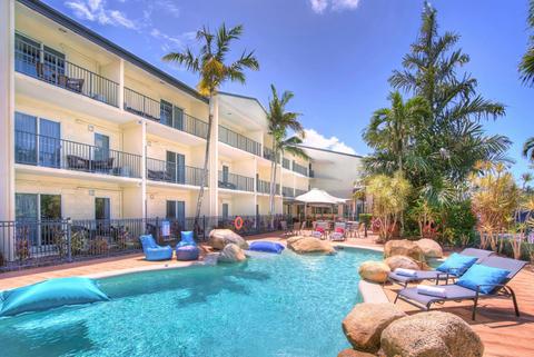Cairns Queenslander Hotel and Apartments