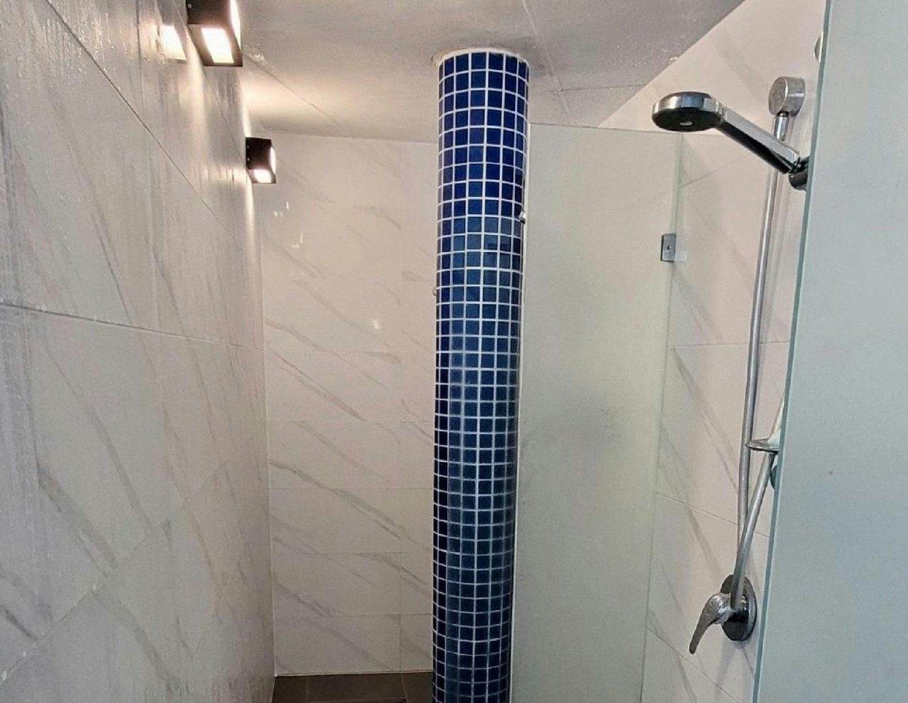 Arisoo Spa shower