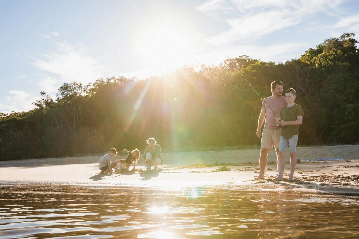 Family Shore Fishing and Fun on Coochiemudlo Island, Redlands Coast QLD
