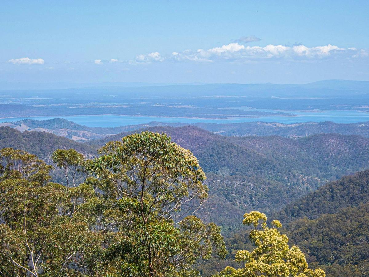 Mount Glorious to Mount Mee Car Tour