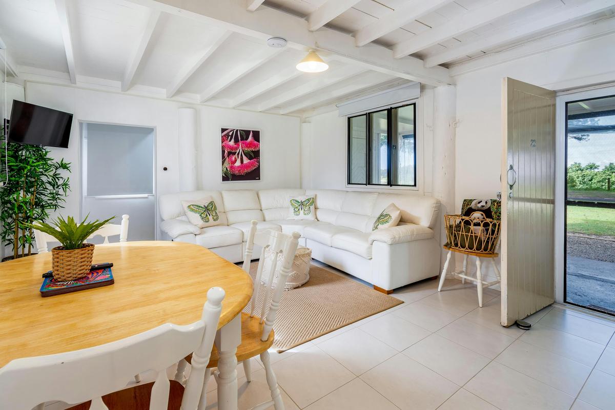 Dining and lounge area