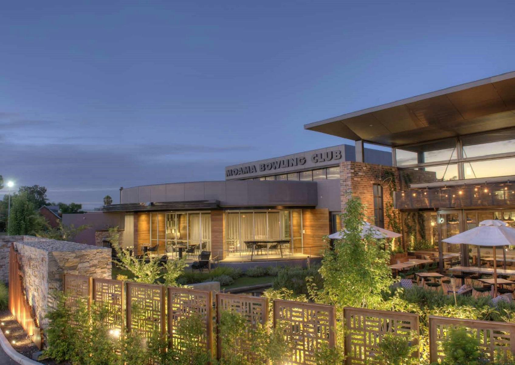 Entrance to Moama Bowling Club
