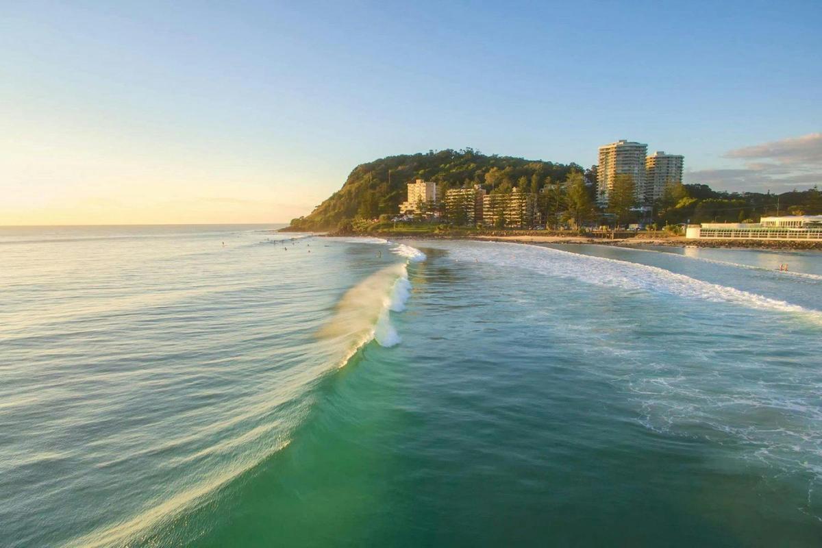 Burleigh Beach Surf