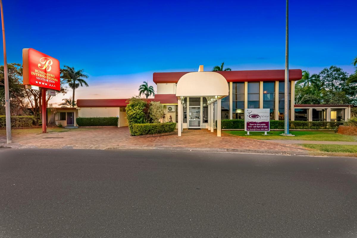 front of motel and restaurant