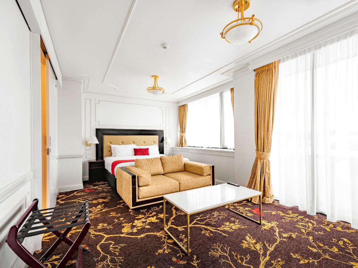 Luxury King Suite