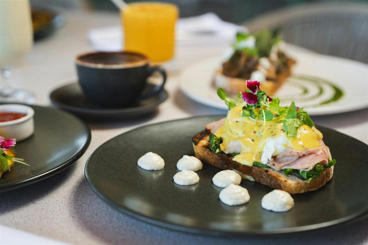 Eggs Benedict with Glazed Ham