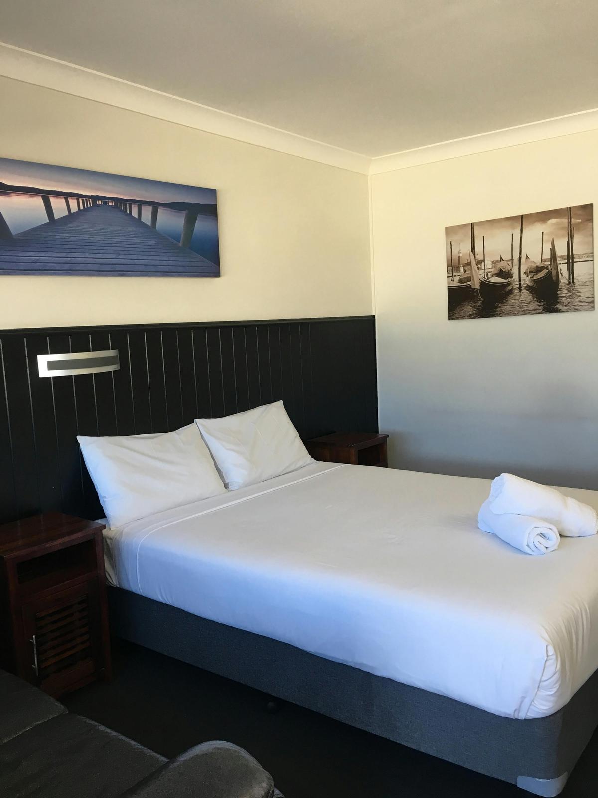 Standard Queen Room.