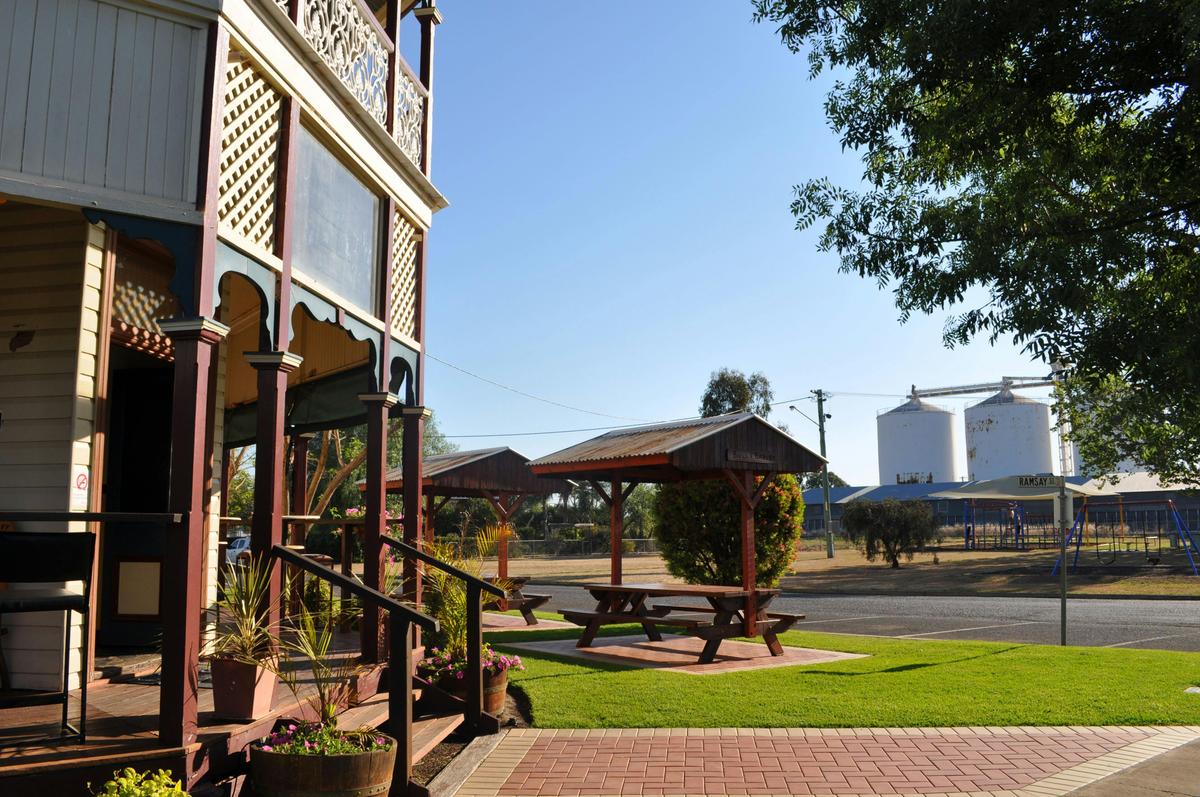 Bull and Barley Inn, Cambooya