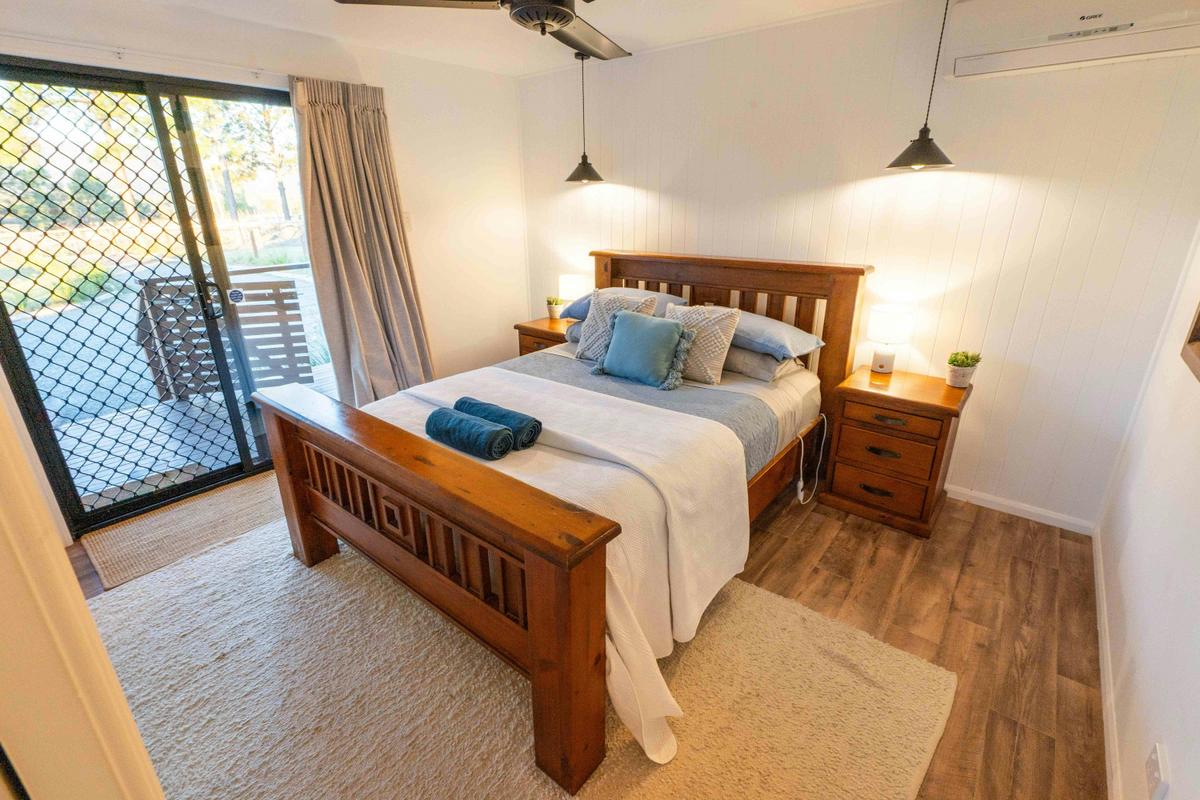 Clandulla Cottages - Hibiscus House bedroom