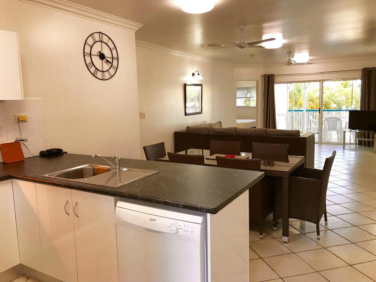 2 bedroom unit kitchen/living