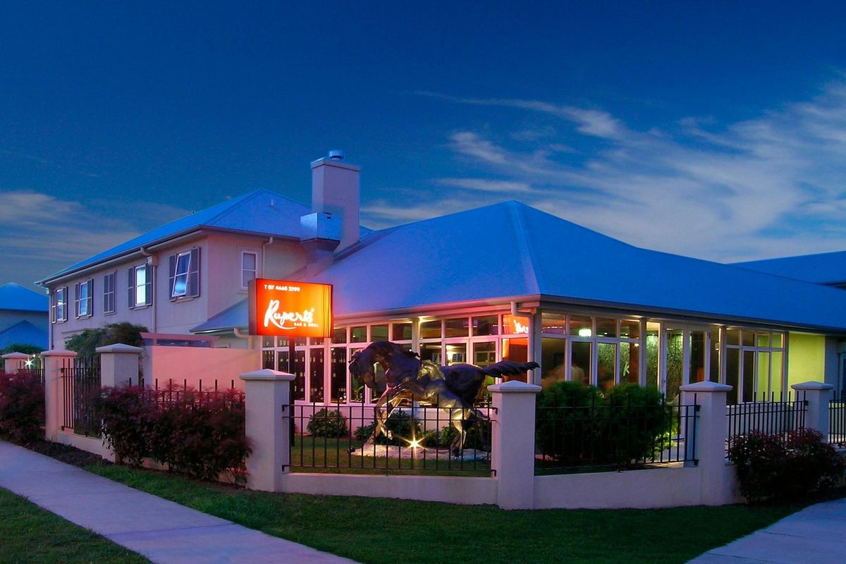 Welcome to Coachman's Inn Warwick and Rupert's Bar & Grill