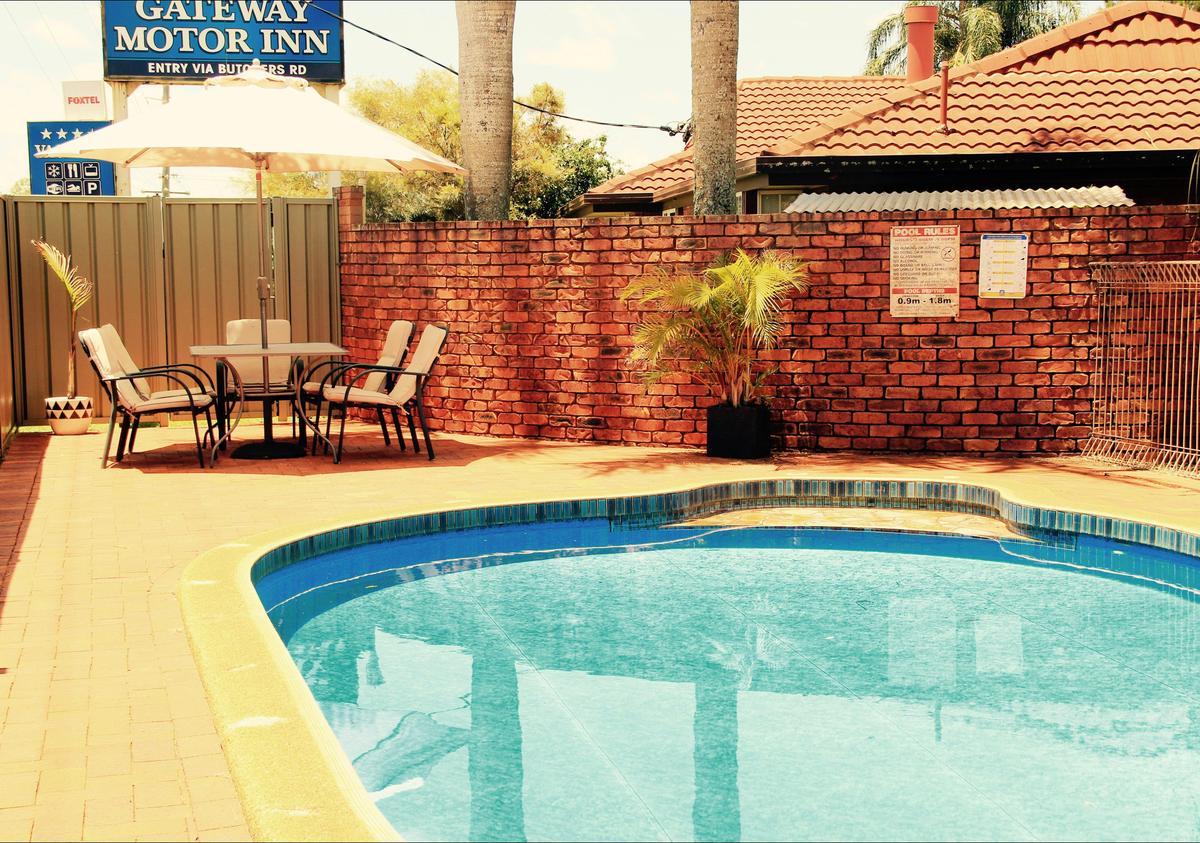 Salt water swimming pool