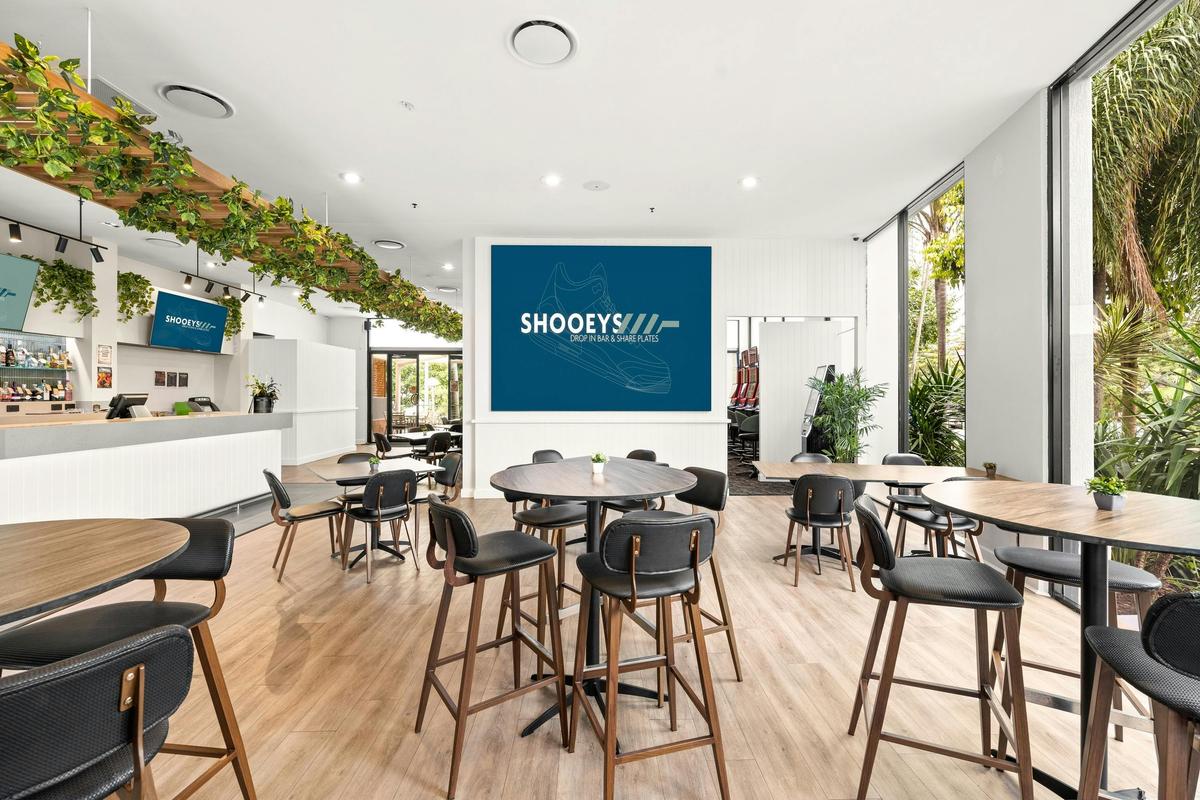 Shooeys Bar
