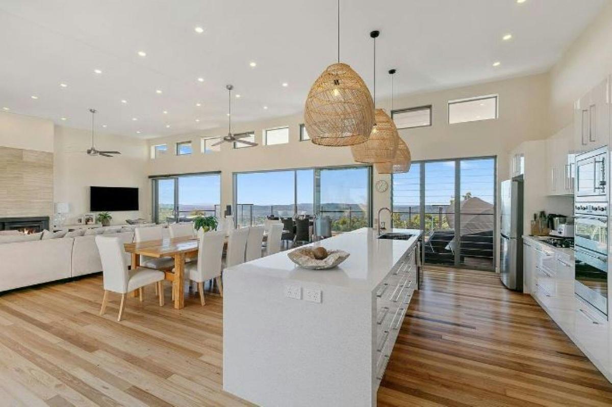 Luxurious open plan kitchen, dining & living