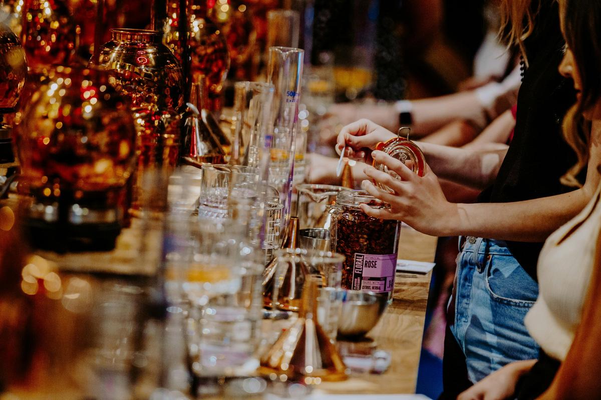 Mixing botanicals
