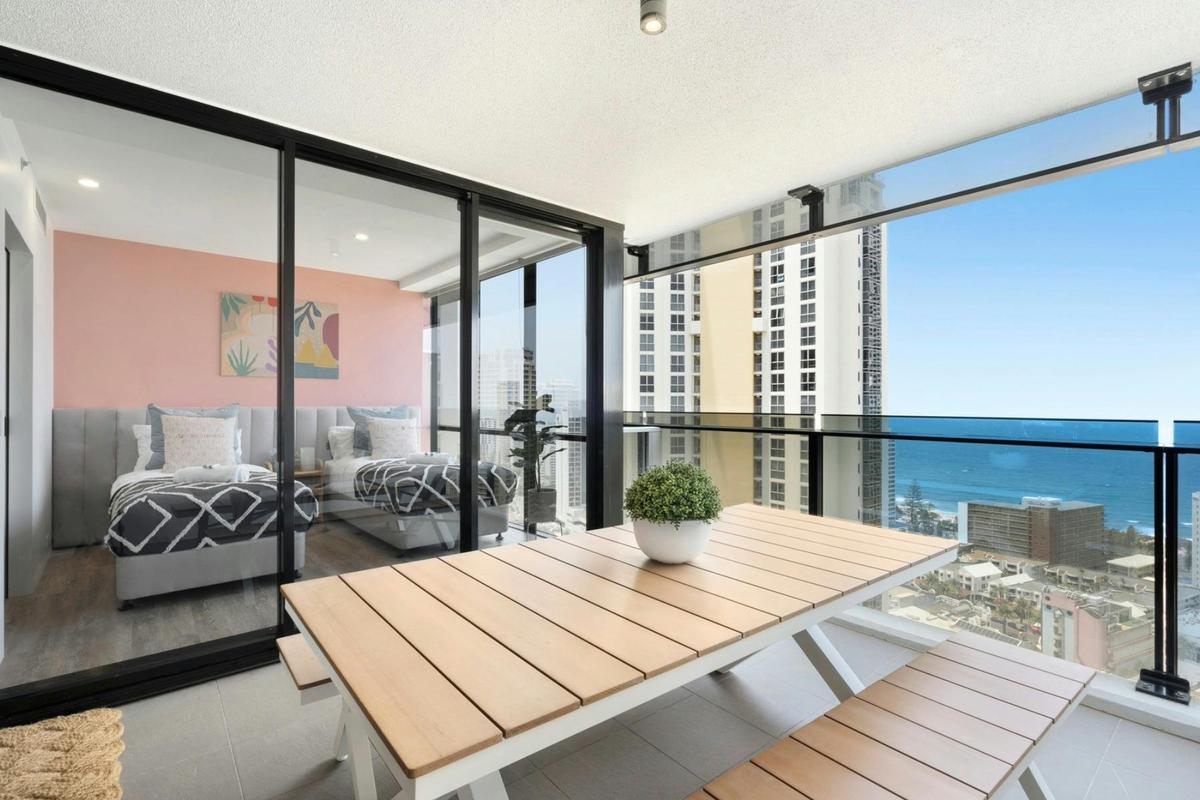 Modern Coastal Chic – Level 25 Apartment - Circle on Cavill Surfers Paradise
