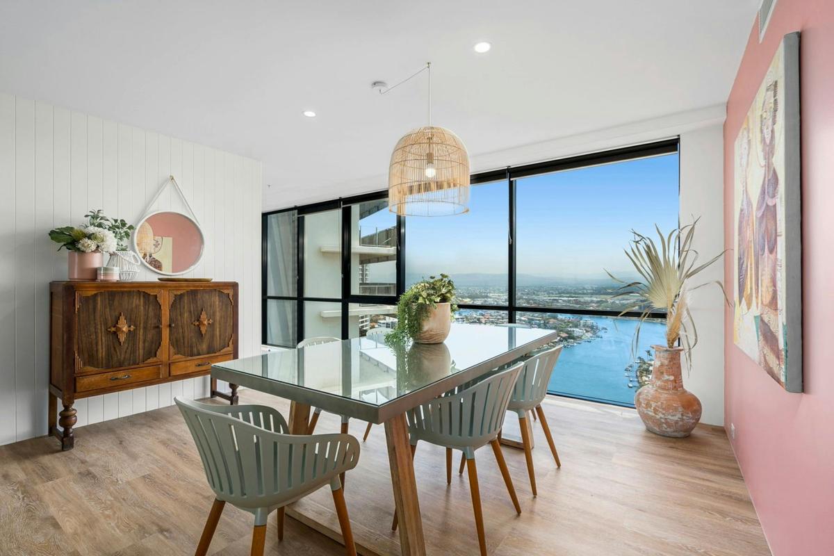 Modern Coastal Chic – Level 25 Apartment - Circle on Cavill Surfers Paradise
