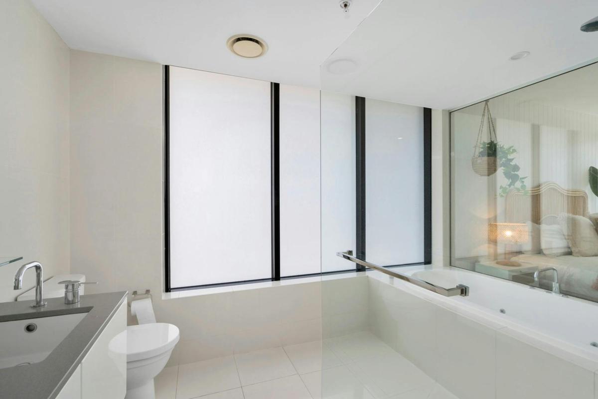 Modern Coastal Chic – Level 25 Apartment - Circle on Cavill Surfers Paradise