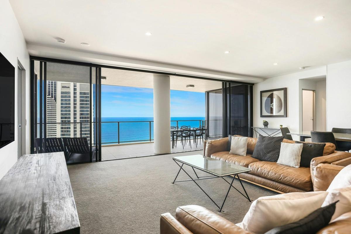 Family-Sized 4 -bedroom Sub-Penthouse with Stunning Ocean Views– Circle on Cavill Surfers Paradise