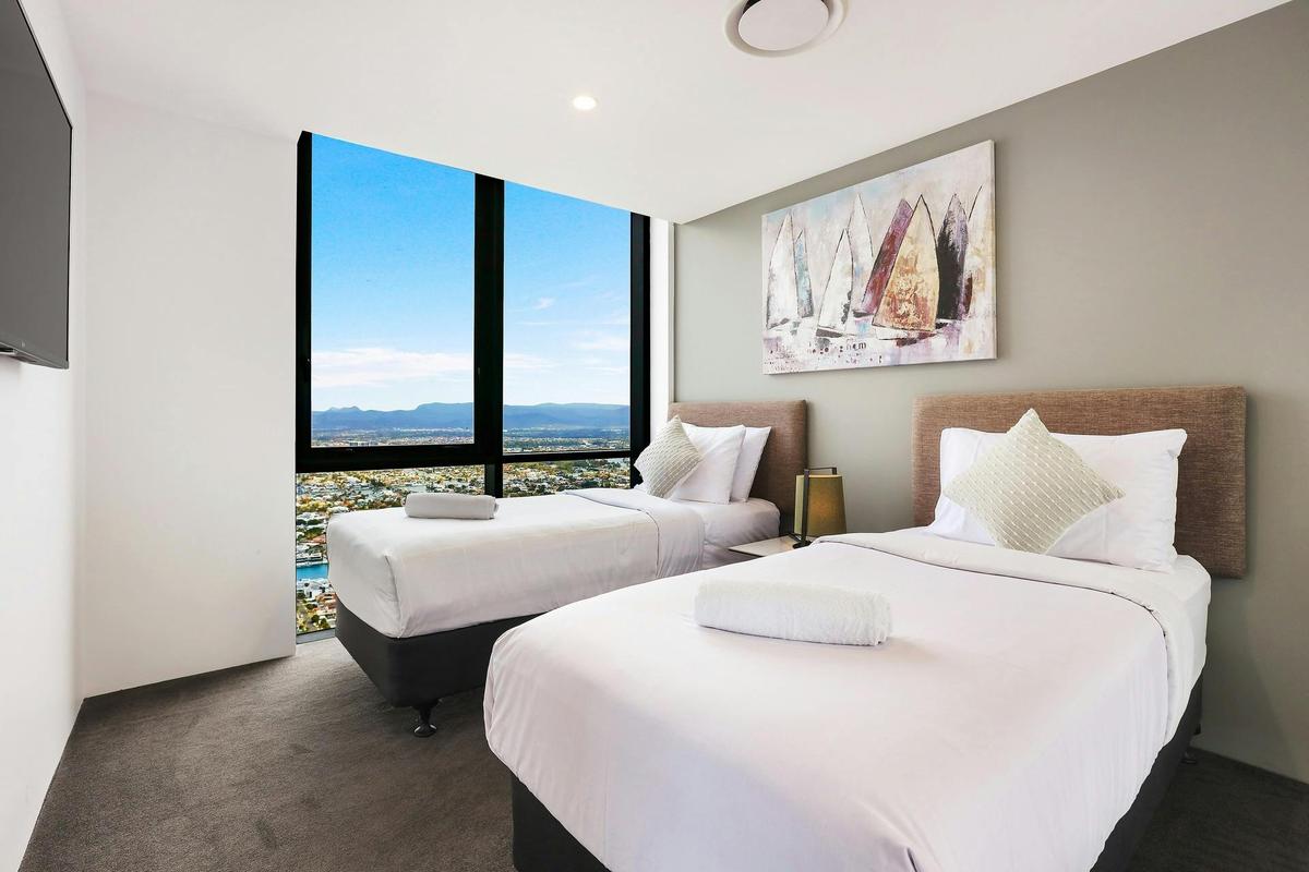 Luxury 5-Bedroom Sub Penthouse – Circle on Cavill Surfers Paradise