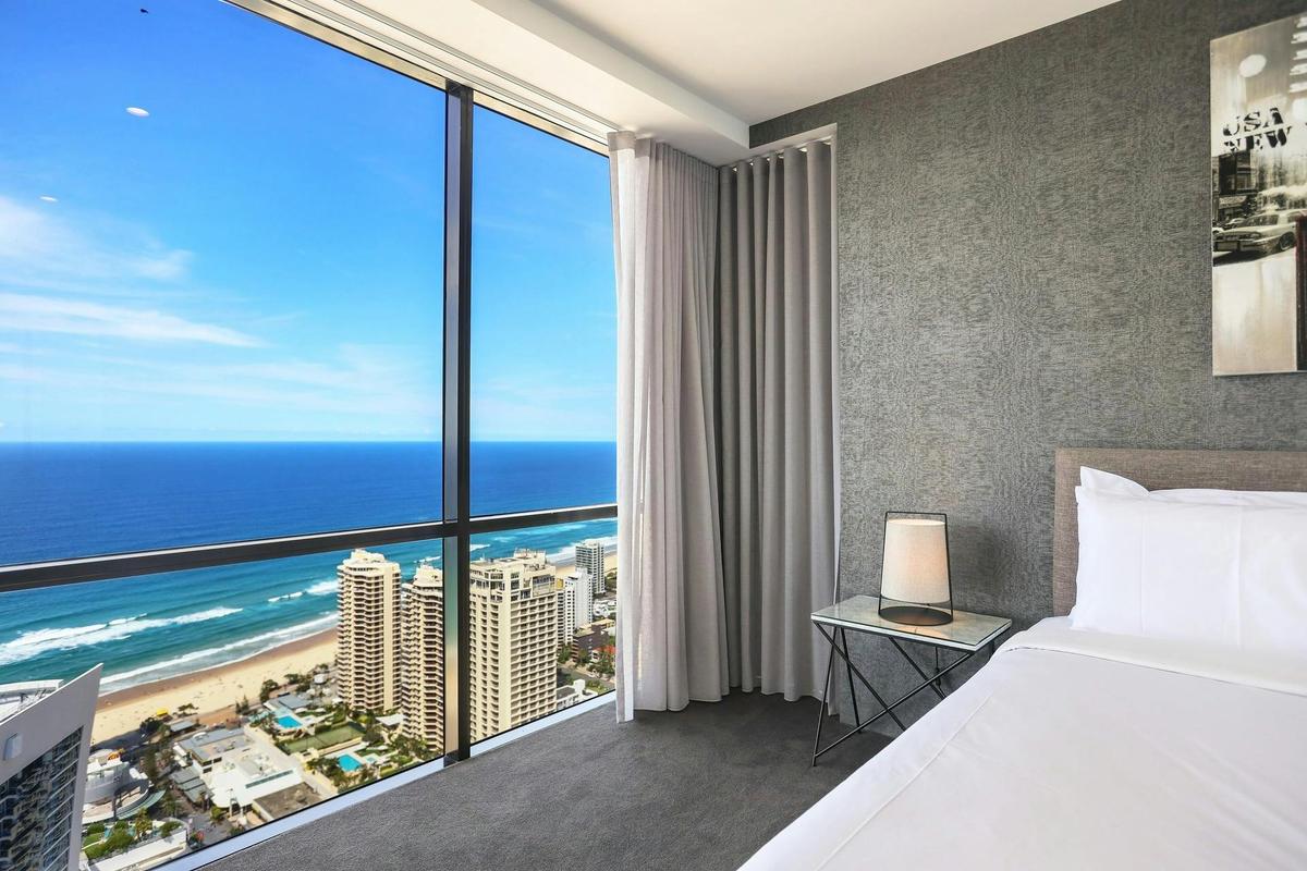 Family-Sized 4 -bedroom Sub-Penthouse with Stunning Ocean Views– Circle on Cavill Surfers Paradise