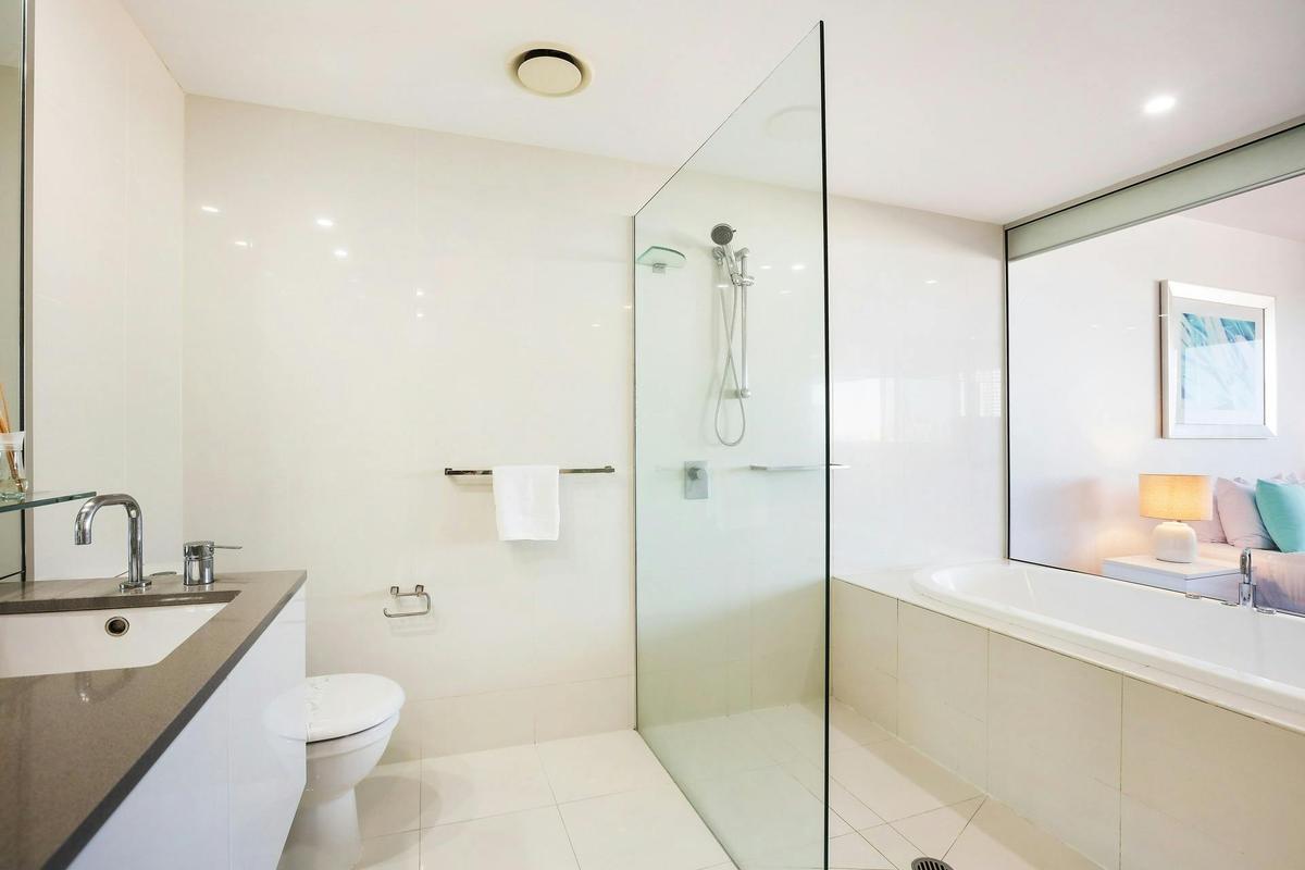 Level 24 Comfort - Two Bedroom Apartment - Circle on Cavill Surfers Paradise